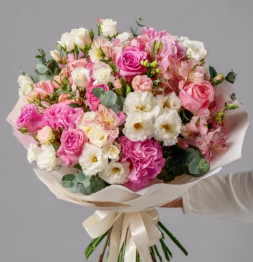 Букет с эустомами «Рассветная нежность»