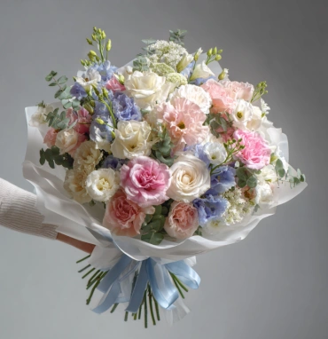 Букет с эустомами «Прозрачная весна»