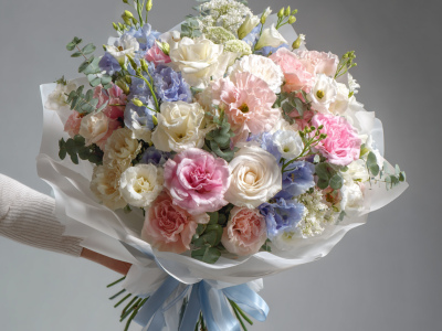 Букет с эустомами «Прозрачная весна»