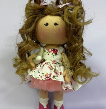 Девочка с зайчиком