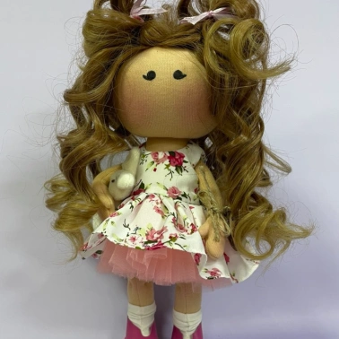 Девочка с зайчиком