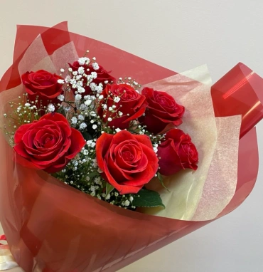 Красные алые розы