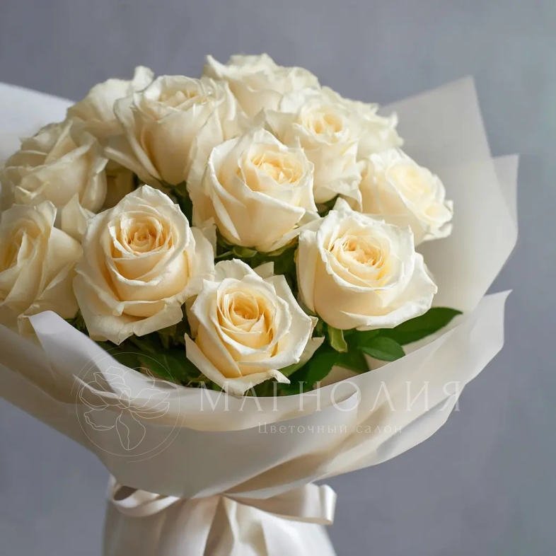 15 белых роз 40 см