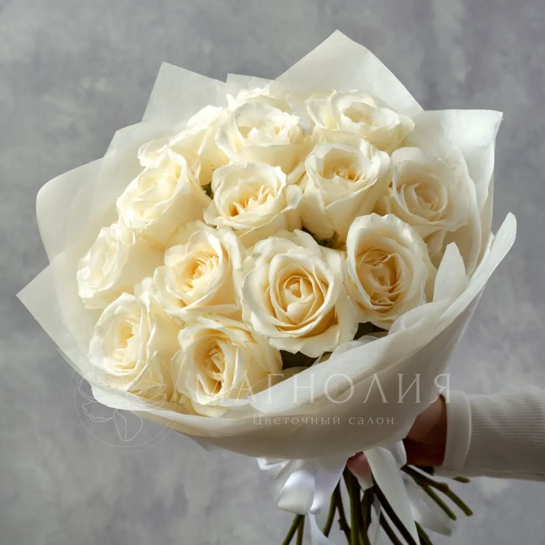 15 белых роз 40 см