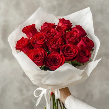 15 красных российских роз 60 см