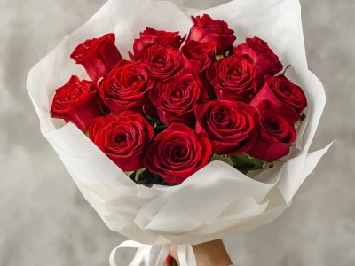 15 красных российских роз 60 см