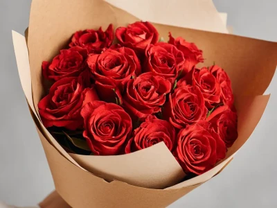 15 красных роз