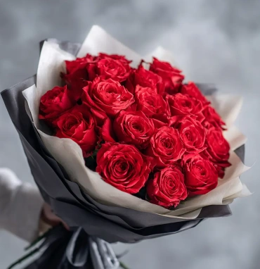 Красные розы «Поцелуй заката»